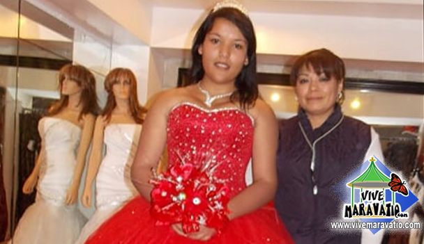 Novias Lorena hace entrega el vestido de XV años a la ganadora Mireya  Isabel Gómez Alcantar. - Vive Maravatío